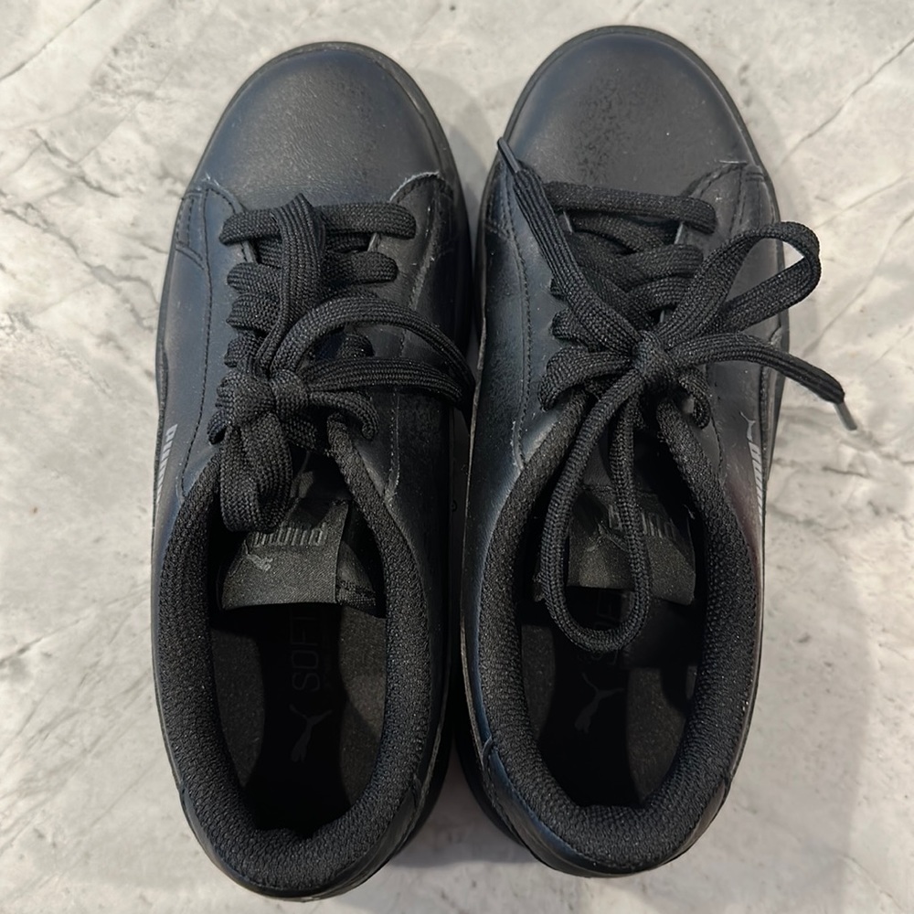 Puma sneakers size 2.5